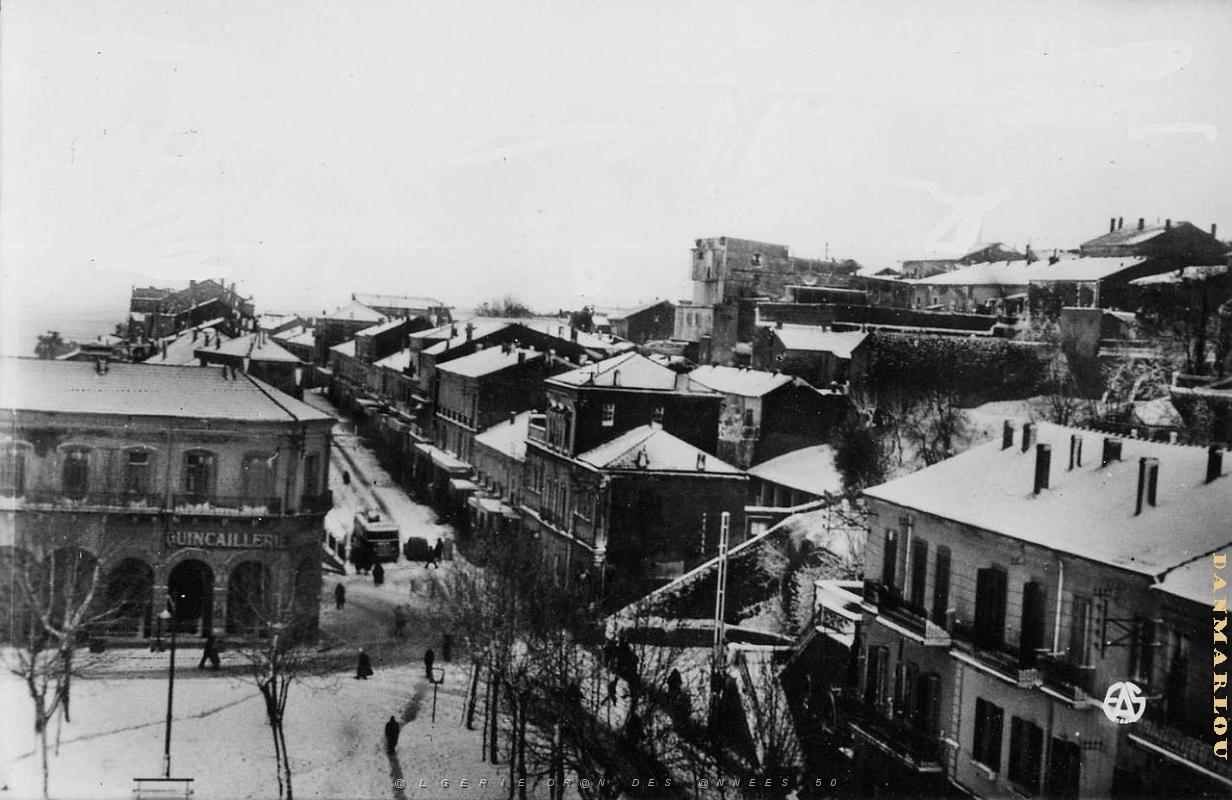Tiaret 503- Place Carnot et rue Bugeaud COLLECTION DES AMIS DE ND DE SANTA CRUZ.jpg